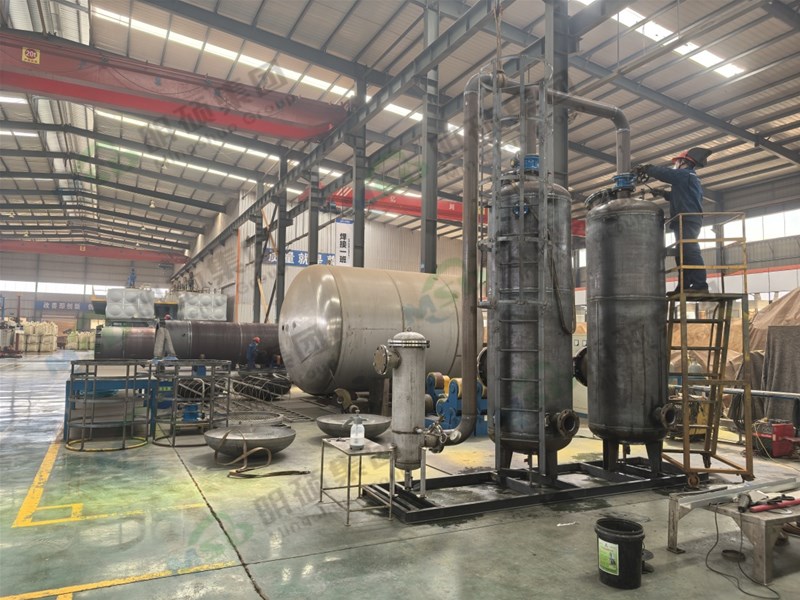 大型脱硫设备正在制作中